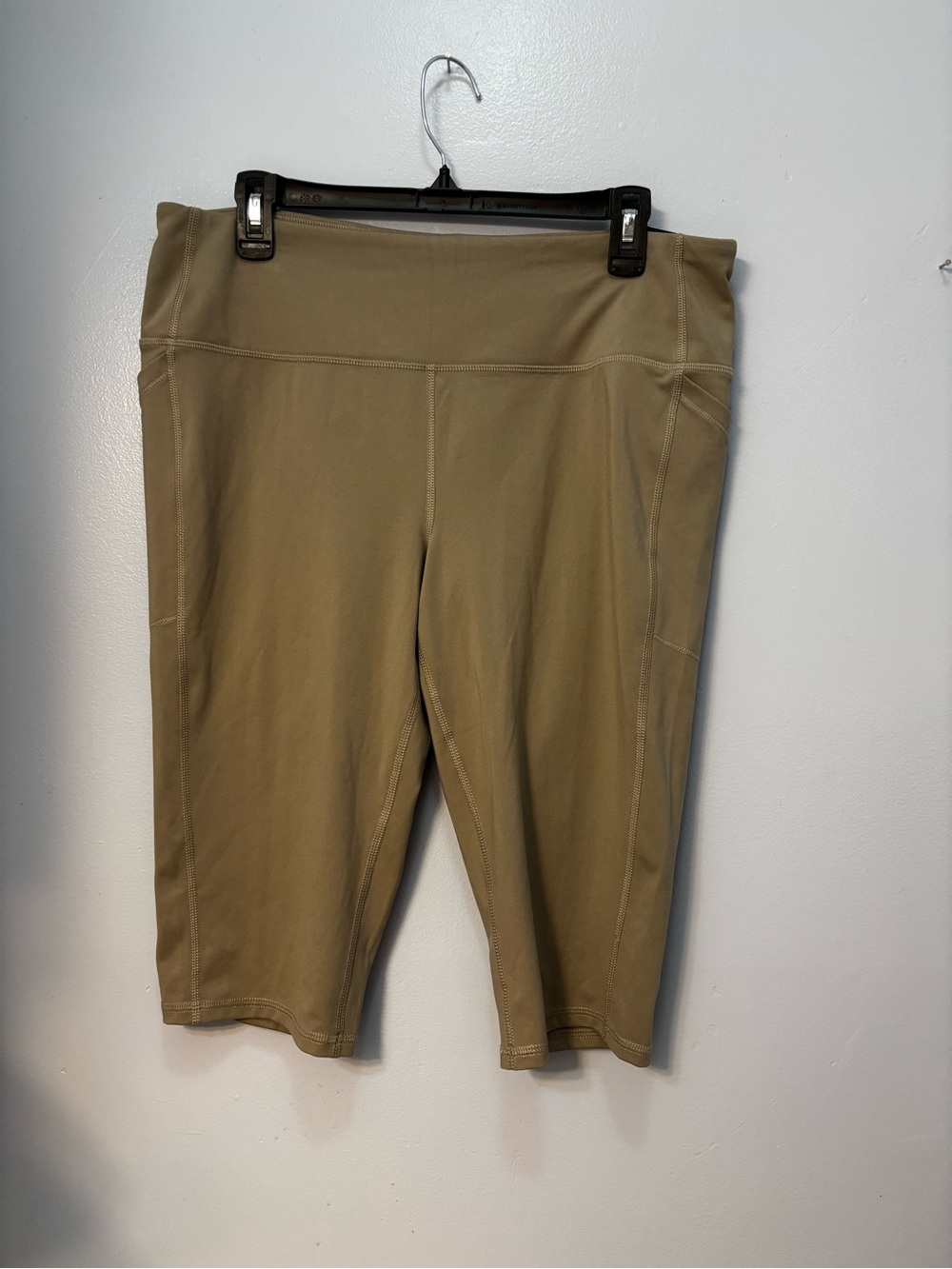 DSG Momentum High-Rise Capri Leggings. Sz XL. NWT